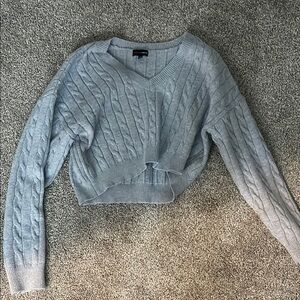 Light Blue V-Neck Cropped Sweater with Long Sleeves and Cable Knit Pattern